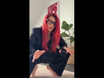  alt="Dianne Buswell"