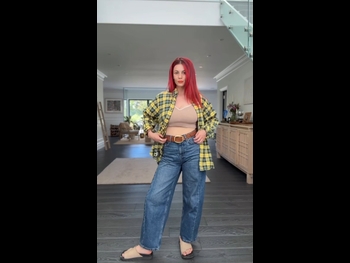  alt="Dianne Buswell"
