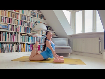  alt="Kino Macgregor"