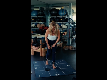 alt="Jennifer Aniston"