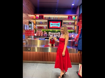  alt="Jennifer Holland"