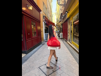  alt="Ivi Adamou"
