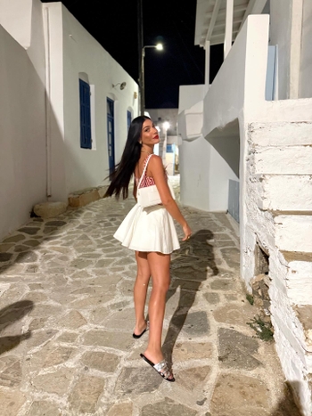 Ivi Adamou
