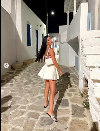 Ivi Adamou