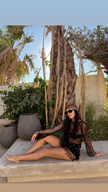 Ivi Adamou
