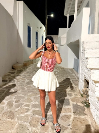 Ivi Adamou