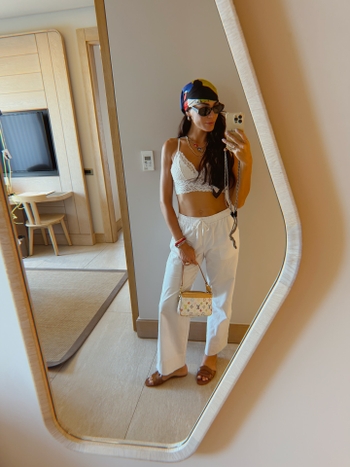 Ivi Adamou