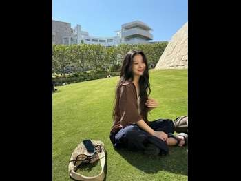  alt="Lee Seo-yeon"