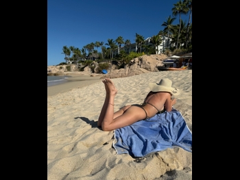  alt="Bella Thorne"