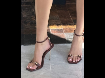  alt="Bella Thorne"