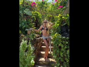  alt="Yasmin Brunet"