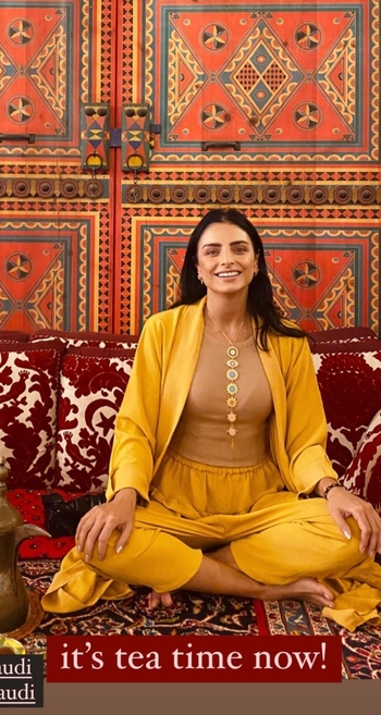 Aislinn Derbez