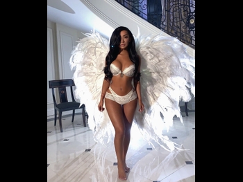  alt="Nikita Dragun"