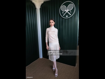 alt="Lily Collins"