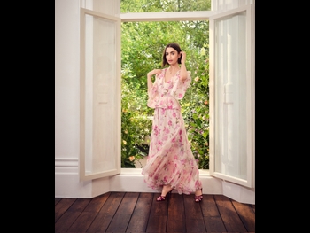  alt="Lily Collins"