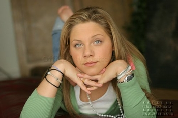 Lauren Collins (I)