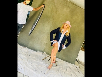  alt="Jessica Collins (i)"