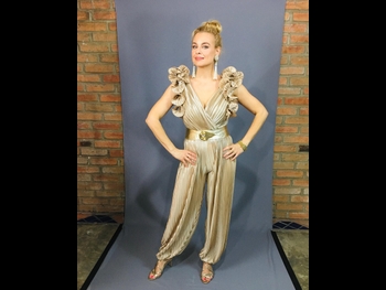  alt="Jessica Collins (i)"