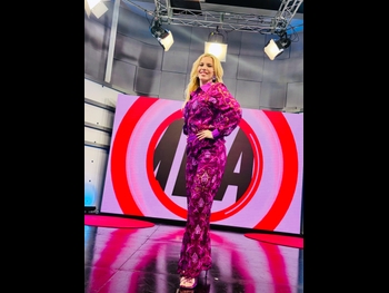  alt="Lola Bezerra"
