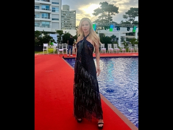  alt="Lola Bezerra"
