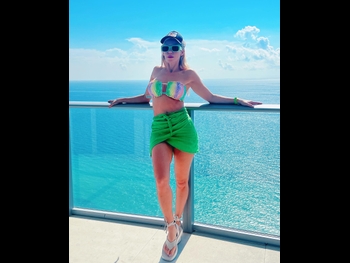  alt="Lola Bezerra"