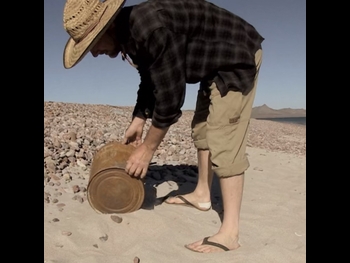  alt="Les Stroud"