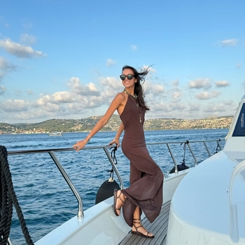 Tara De Vries