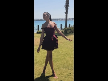  alt="Tara De Vries"