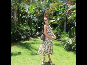  alt="Tara De Vries"