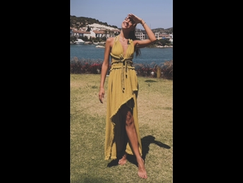  alt="Tara De Vries"