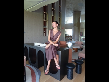  alt="Tara De Vries"