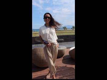  alt="Tara De Vries"