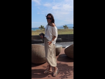  alt="Tara De Vries"