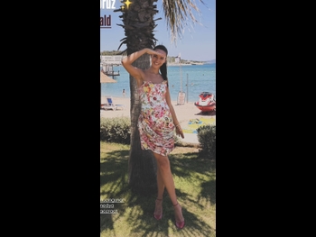  alt="Tara De Vries"