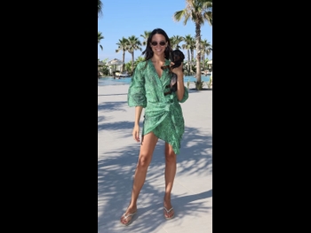  alt="Tara De Vries"