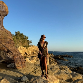 Tara De Vries