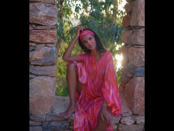  alt="Tara De Vries"