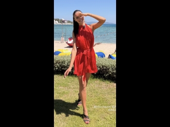  alt="Tara De Vries"