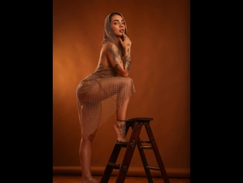  alt="Leslie Gallardo"