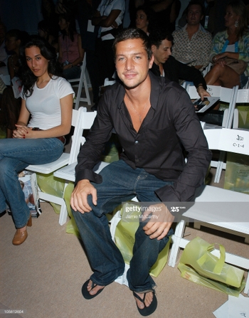 Simon Rex