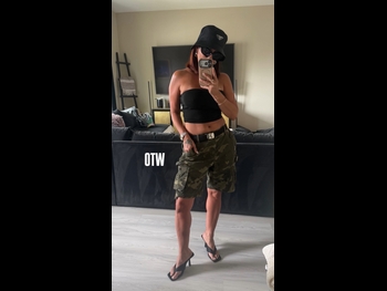  alt="Angie Vee"