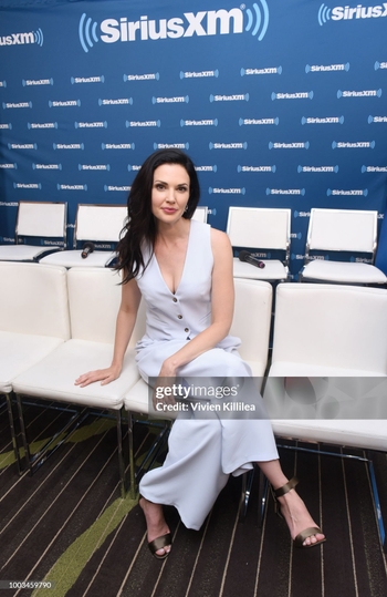 Laura Mennell