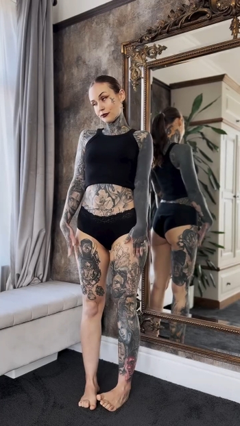 Monami Frost