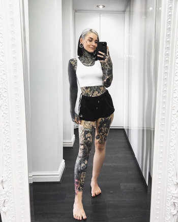 Monami Frost