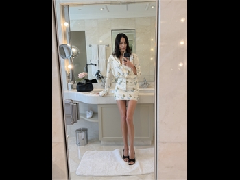  alt="Alexa Chung"