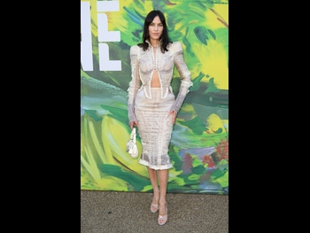  alt="Alexa Chung"
