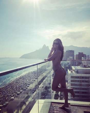 Flavia Reinert Corrente