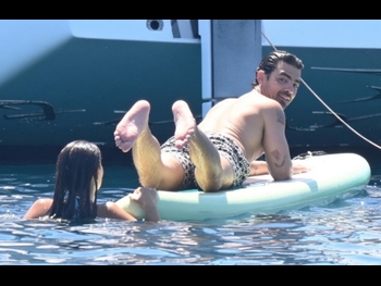  alt="Joe Jonas"