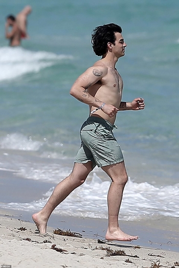 Joe Jonas