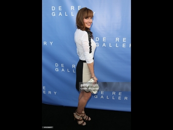 alt="Nikki Deloach"